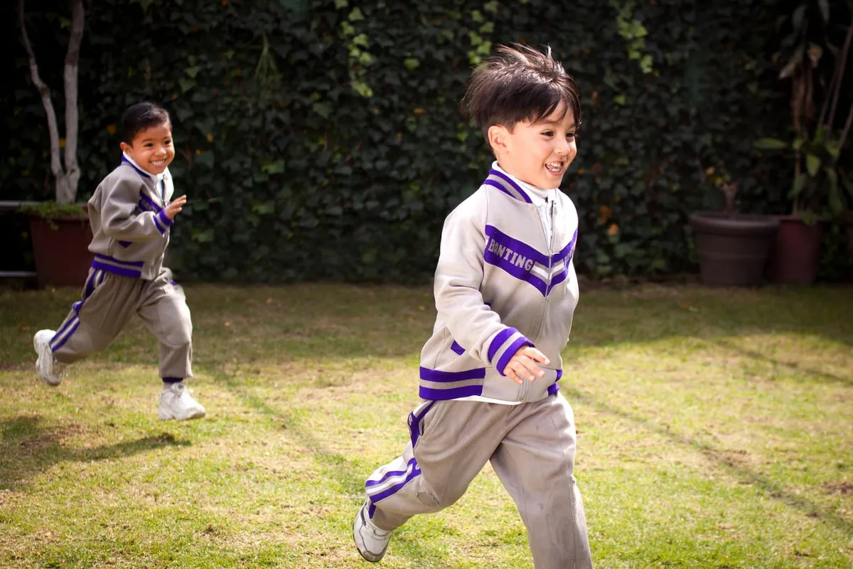 El impacto de las pantallas en la neuroplasticidad infantil